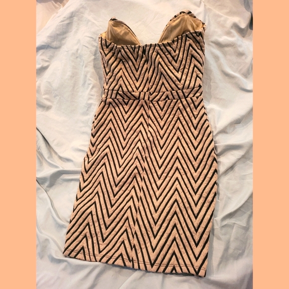 Strapless Deep-V Mini - Picture 2 of 2